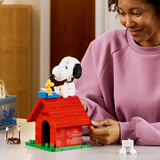LEGO® Ideas Peanuts: Snoopy‘s Doghouse - Model Building Set for Adults Featuring 2 Collectible Figures - Nostalgic Home Decor - Gift for Comic Lovers and Snoopy Merch Collectors - 21368