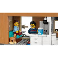 CITY FAMILY HOUSE AND ELECTRIC CAR - 60398