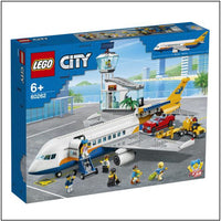 CITY AIRPORT PASSENGER AIRPLANE - 60262